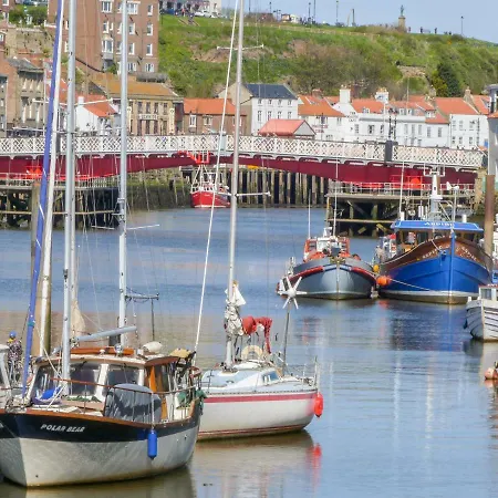 5 Oystons Yard * Whitby