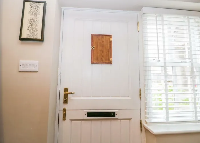 5 Oystons Yard * Whitby